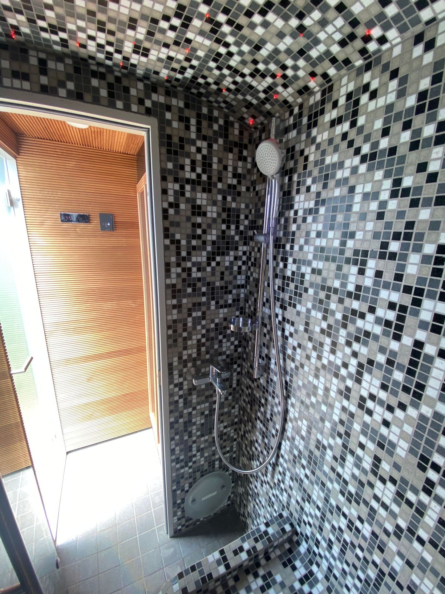 KUUT Outdoor Steam Sauna - Myles Better Living