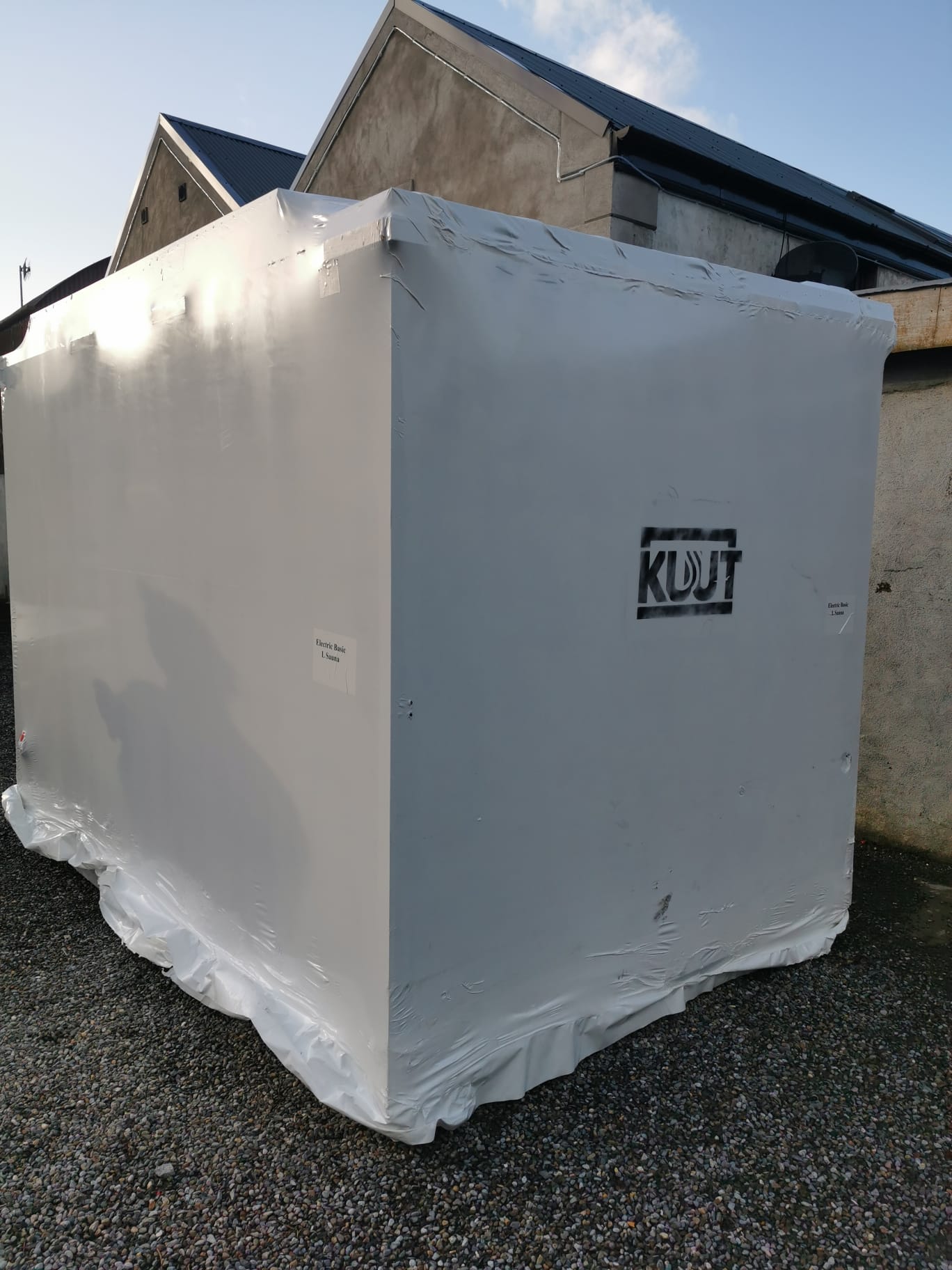 KUUT Electrical Outdoor Sauna L with Shower - Myles Better Living