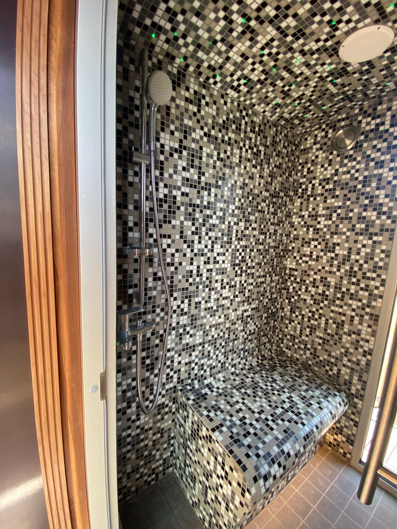 KUUT Outdoor Steam Sauna - Myles Better Living